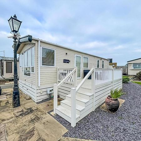 فندق Lovely 6 Berth Caravan With Decking And Wifi In Kent, Ref 47017C وايتستابل المظهر الخارجي الصورة
