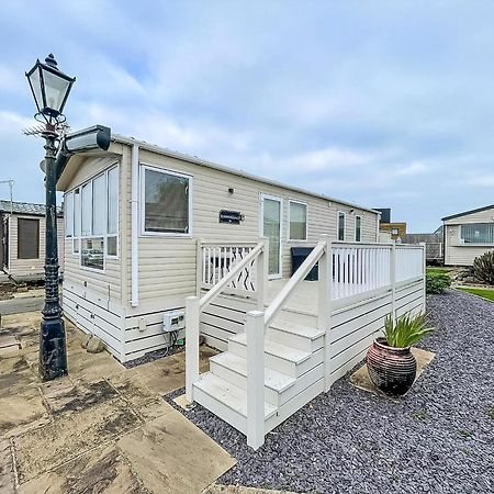 فندق Lovely 6 Berth Caravan With Decking And Wifi In Kent, Ref 47017C وايتستابل المظهر الخارجي الصورة