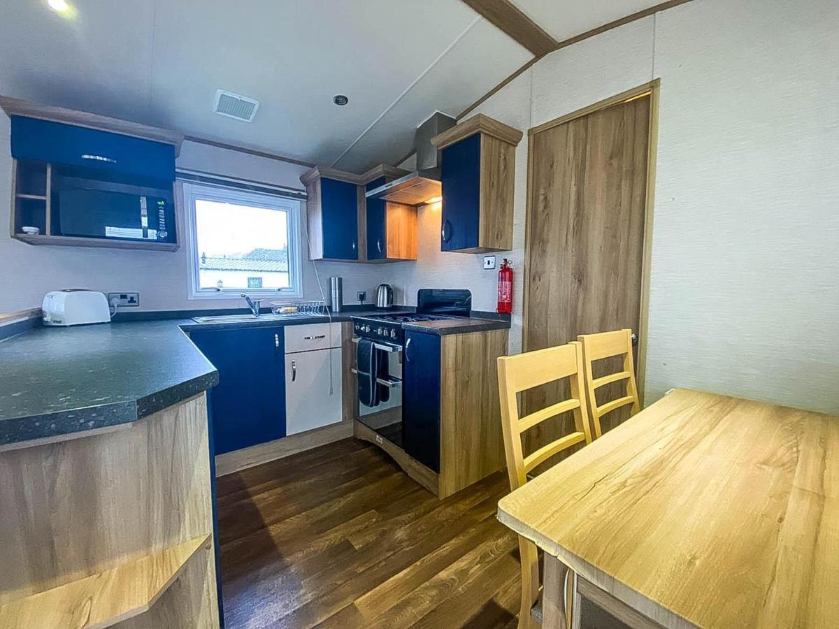 فندق Lovely 6 Berth Caravan With Decking And Wifi In Kent, Ref 47017C وايتستابل المظهر الخارجي الصورة