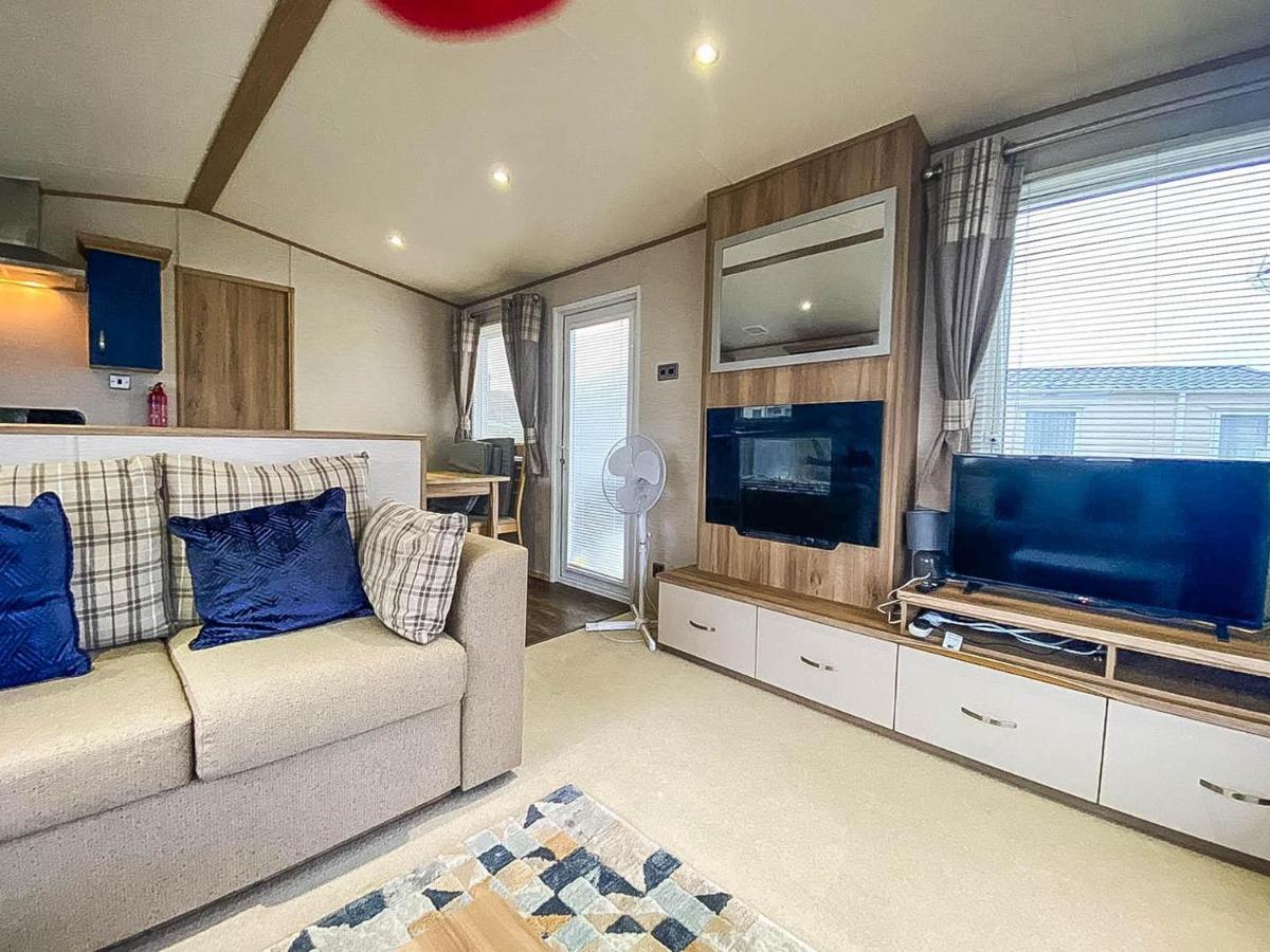 فندق Lovely 6 Berth Caravan With Decking And Wifi In Kent, Ref 47017C وايتستابل المظهر الخارجي الصورة