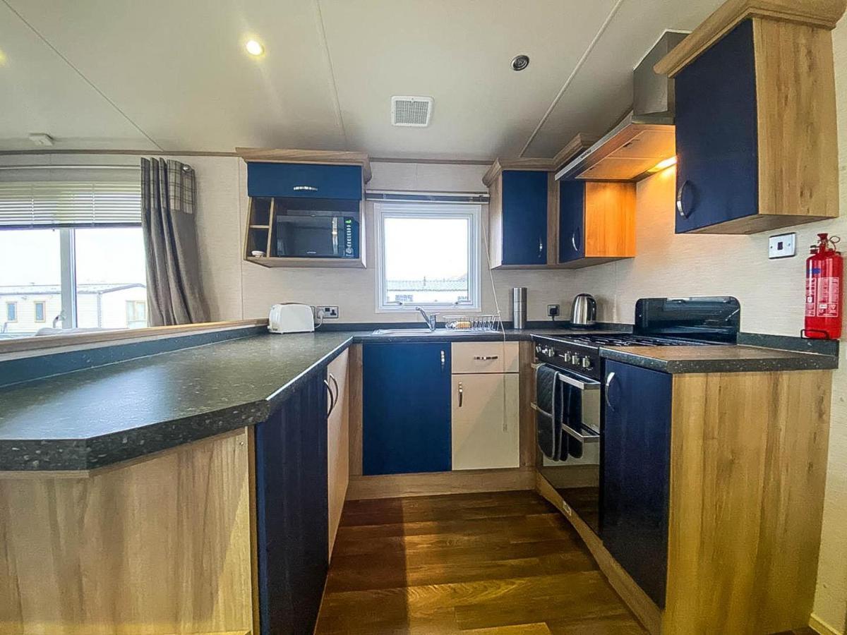 فندق Lovely 6 Berth Caravan With Decking And Wifi In Kent, Ref 47017C وايتستابل المظهر الخارجي الصورة