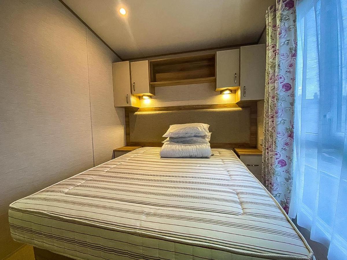 فندق Lovely 6 Berth Caravan With Decking And Wifi In Kent, Ref 47017C وايتستابل المظهر الخارجي الصورة