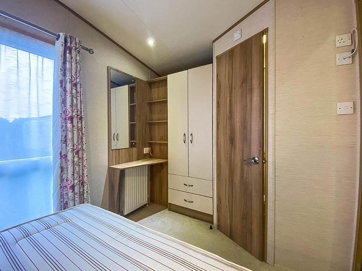فندق Lovely 6 Berth Caravan With Decking And Wifi In Kent, Ref 47017C وايتستابل المظهر الخارجي الصورة