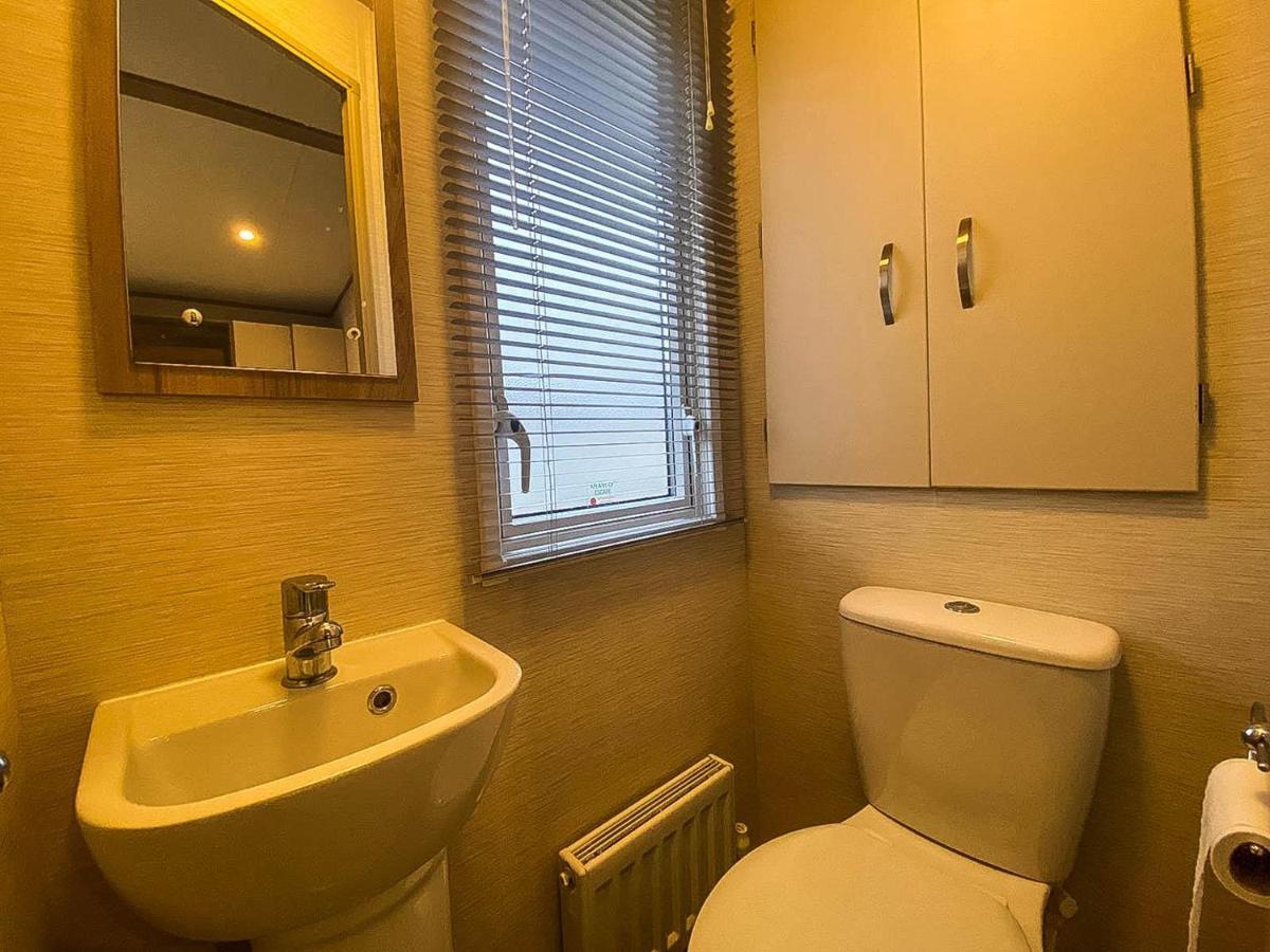 فندق Lovely 6 Berth Caravan With Decking And Wifi In Kent, Ref 47017C وايتستابل المظهر الخارجي الصورة
