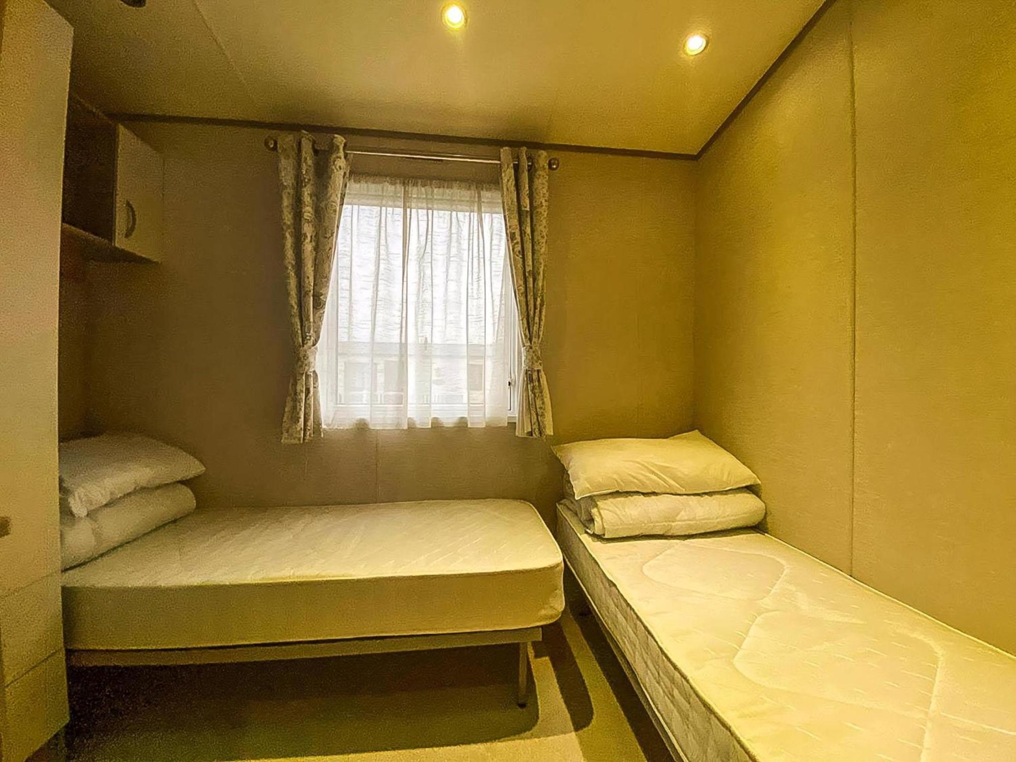 فندق Lovely 6 Berth Caravan With Decking And Wifi In Kent, Ref 47017C وايتستابل المظهر الخارجي الصورة