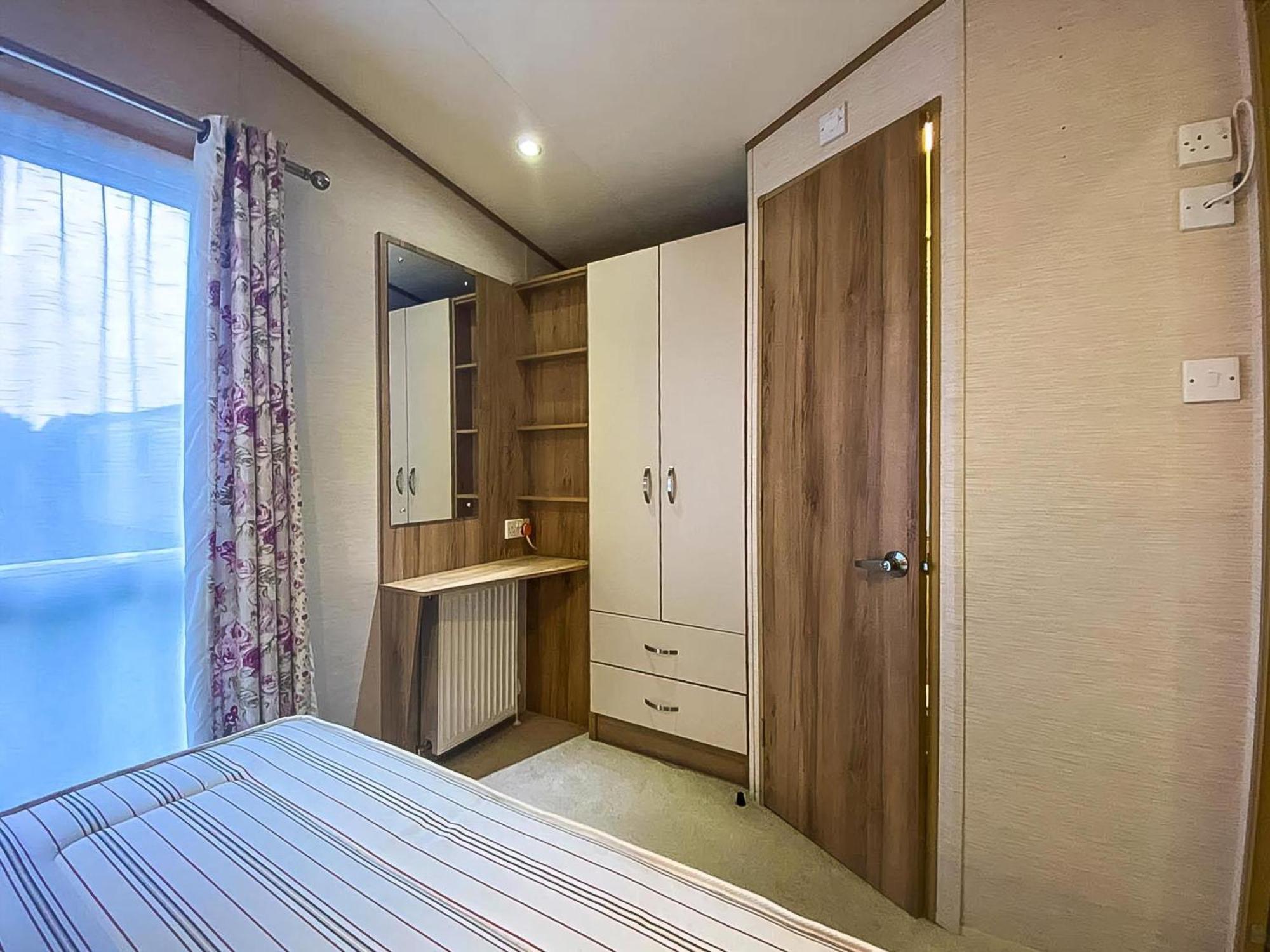 فندق Lovely 6 Berth Caravan With Decking And Wifi In Kent, Ref 47017C وايتستابل المظهر الخارجي الصورة