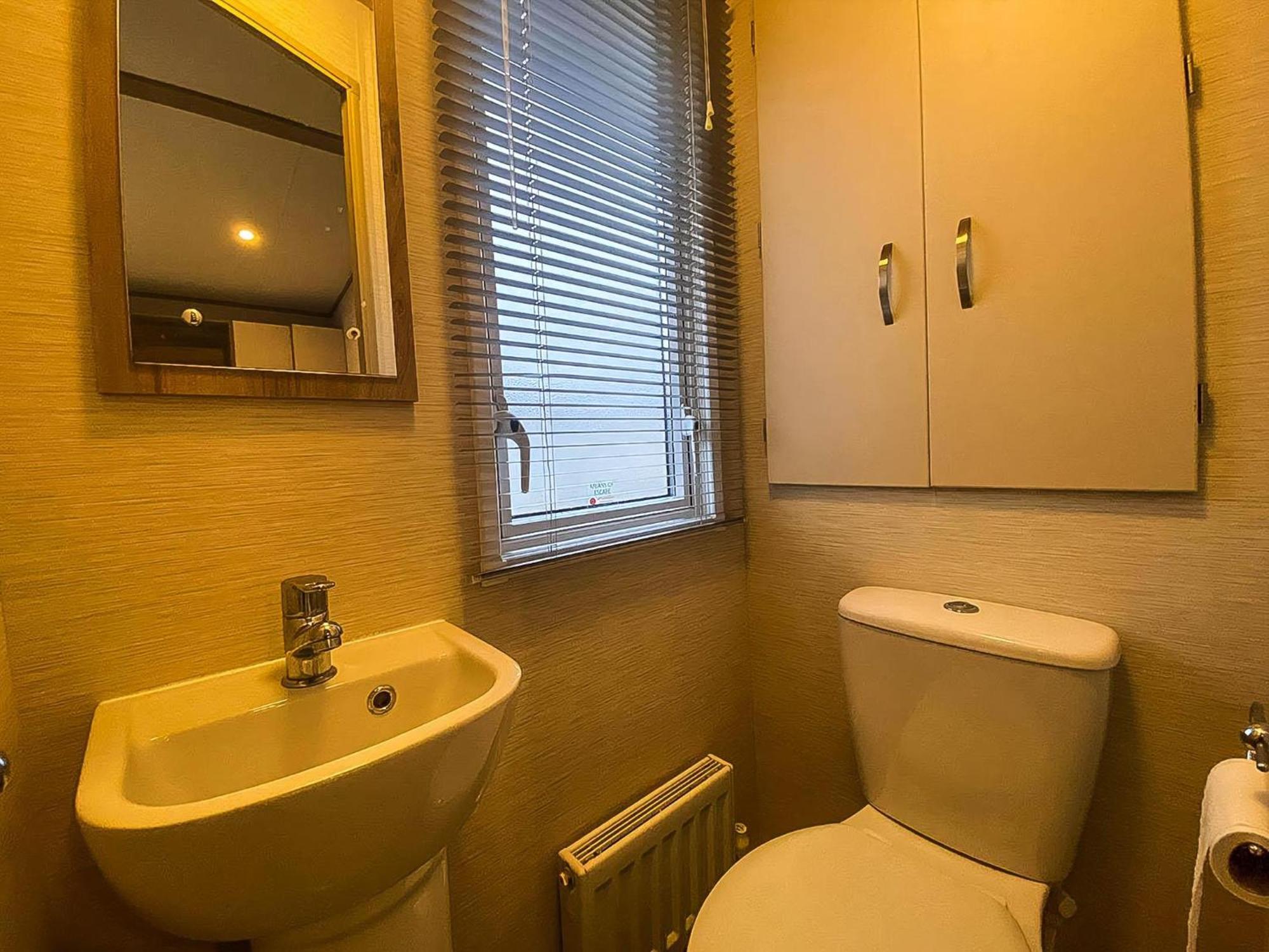 فندق Lovely 6 Berth Caravan With Decking And Wifi In Kent, Ref 47017C وايتستابل المظهر الخارجي الصورة