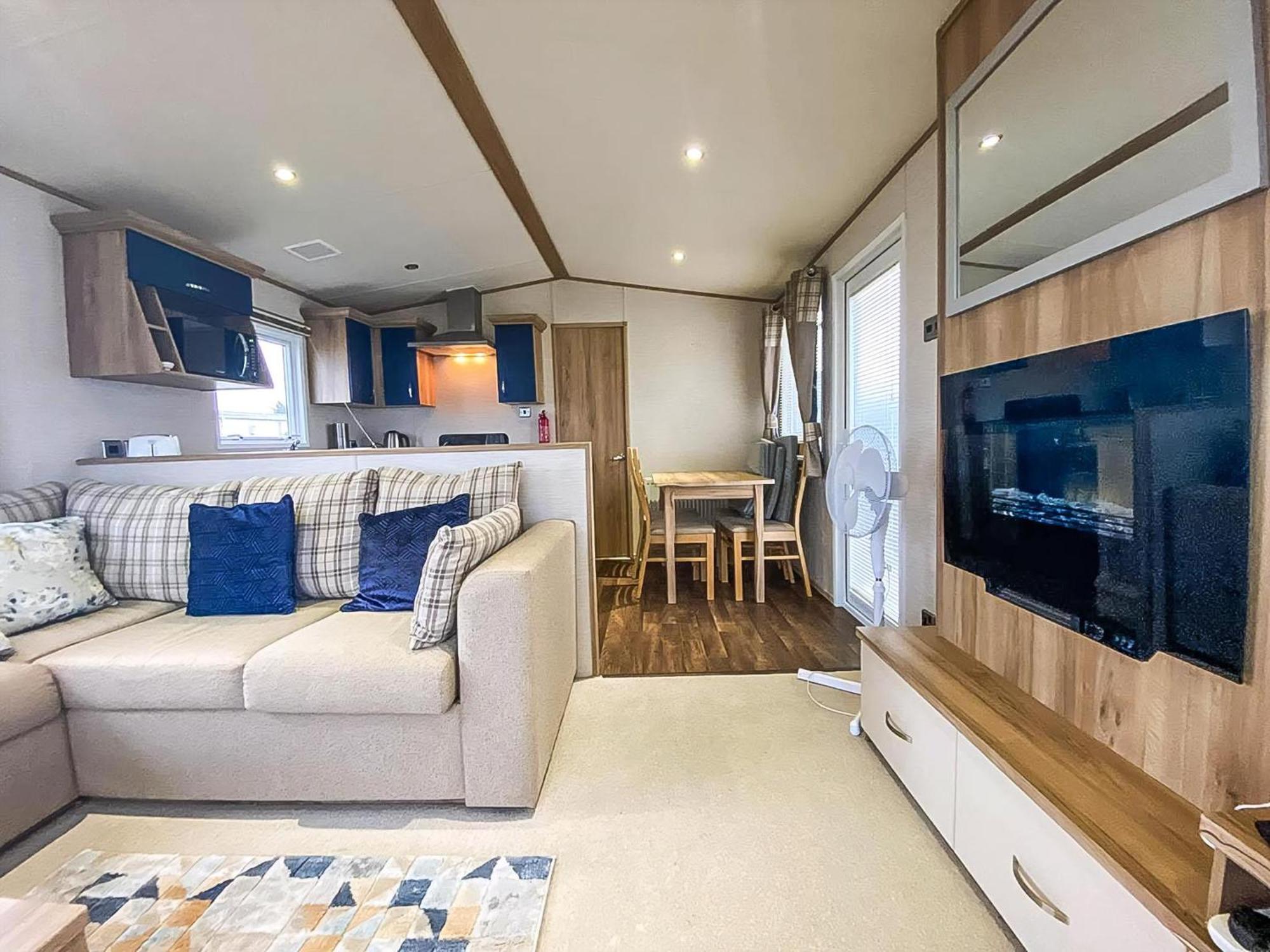 فندق Lovely 6 Berth Caravan With Decking And Wifi In Kent, Ref 47017C وايتستابل المظهر الخارجي الصورة