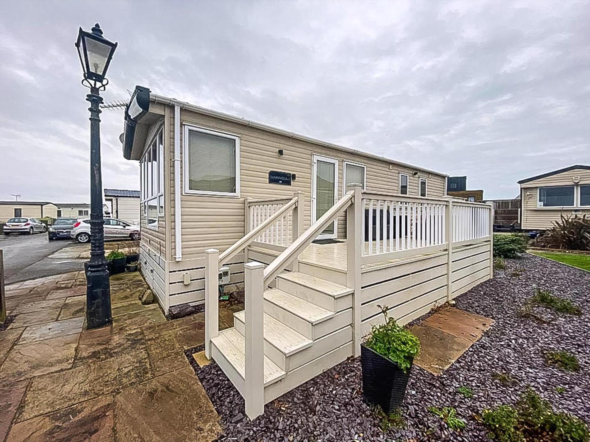 فندق Lovely 6 Berth Caravan With Decking And Wifi In Kent, Ref 47017C وايتستابل المظهر الخارجي الصورة