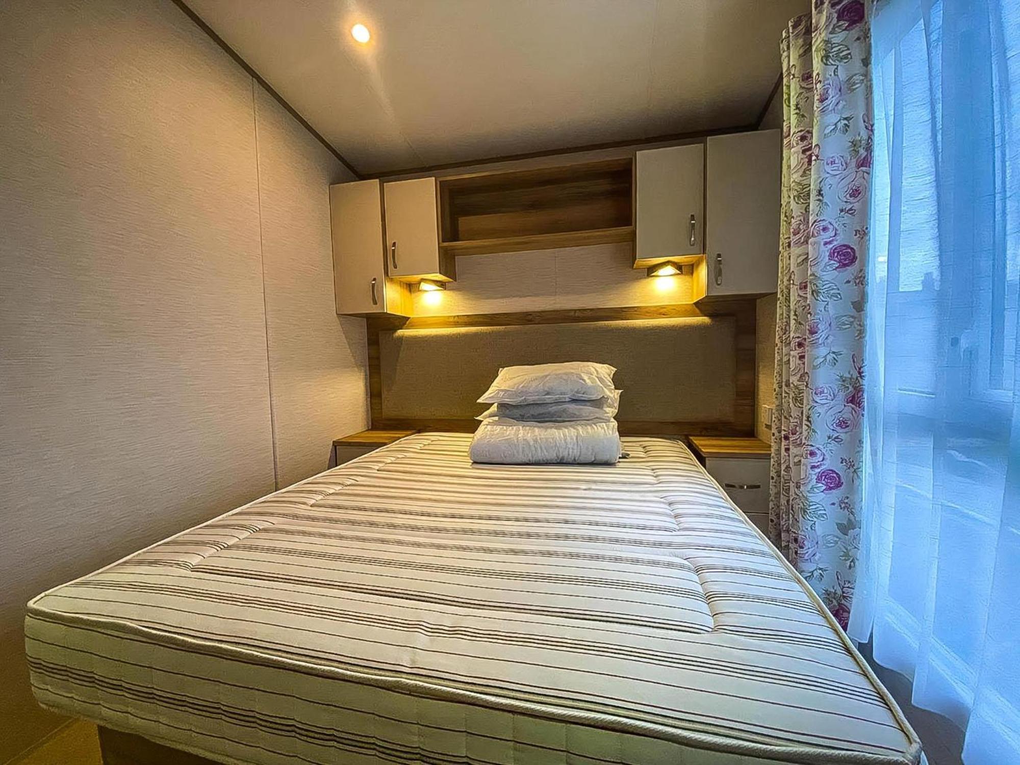 فندق Lovely 6 Berth Caravan With Decking And Wifi In Kent, Ref 47017C وايتستابل المظهر الخارجي الصورة