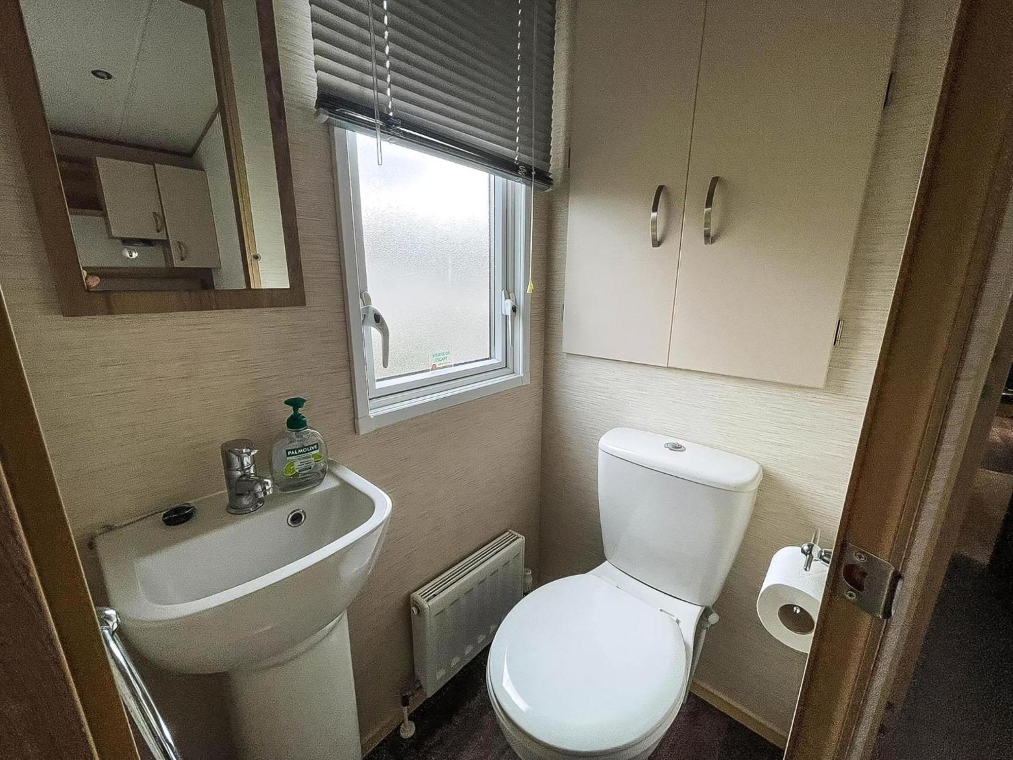 فندق Lovely 6 Berth Caravan With Decking And Wifi In Kent, Ref 47017C وايتستابل المظهر الخارجي الصورة